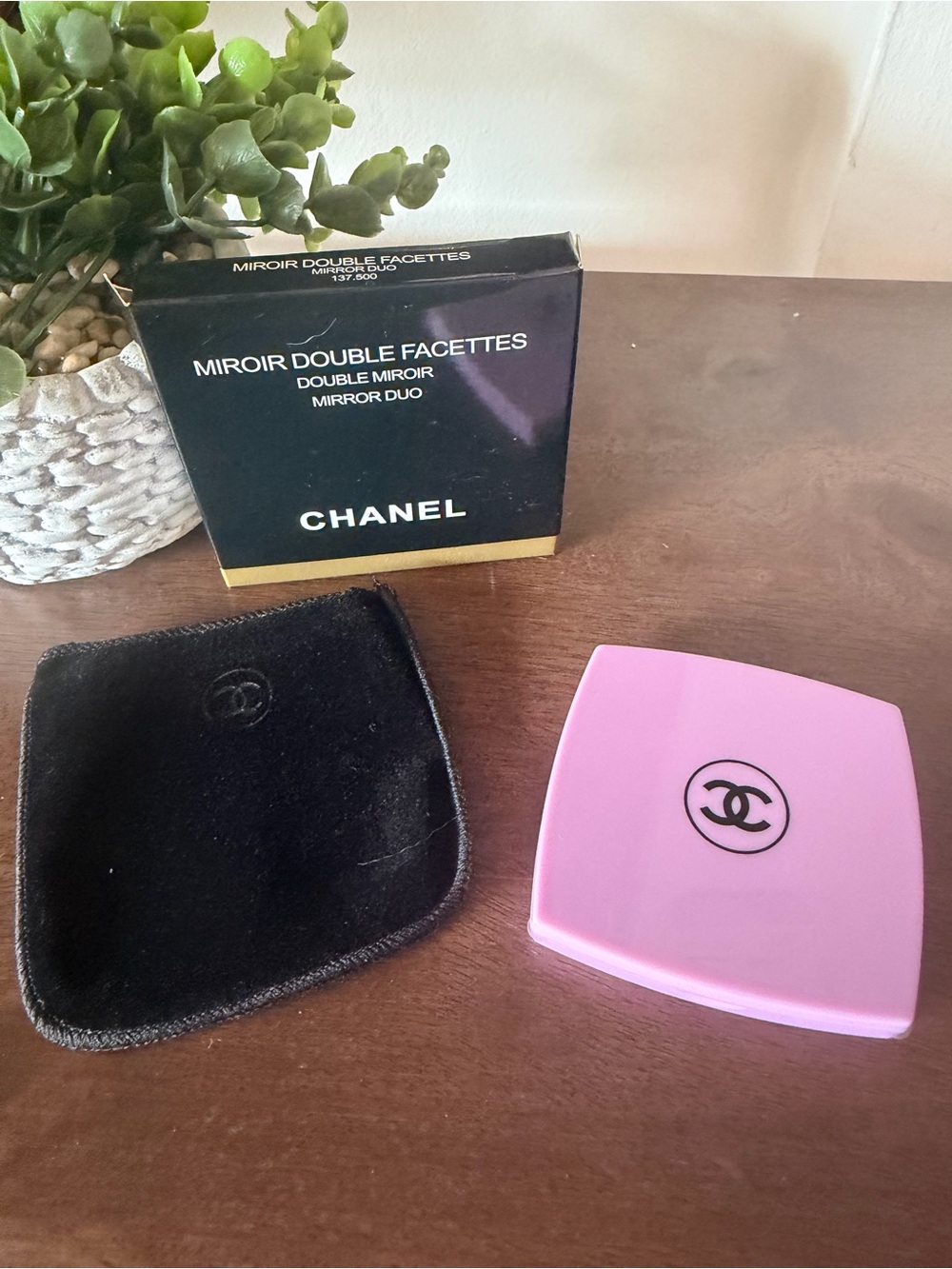 Compact Mirror with Dustbag